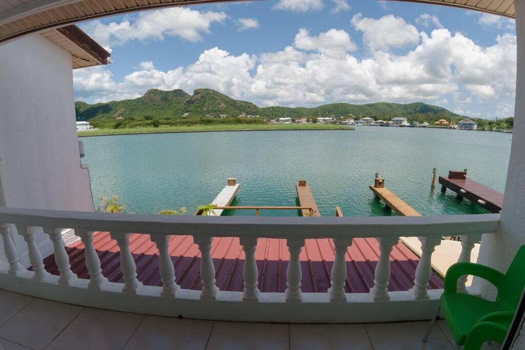 Waterfront Luxury Retreat: 2-Bed Villa Sea Life Jolly Harbour Экстерьер фото